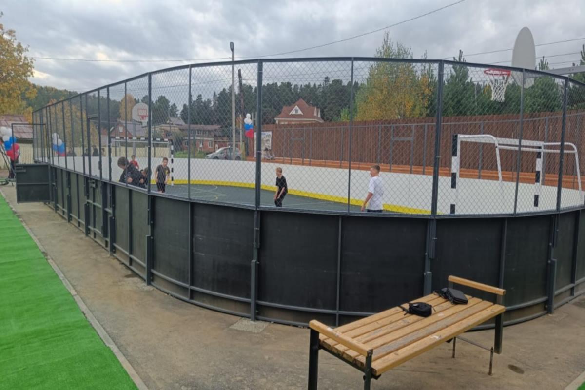 По инициативе жителей в Первоуральске построили многофункциональный корт