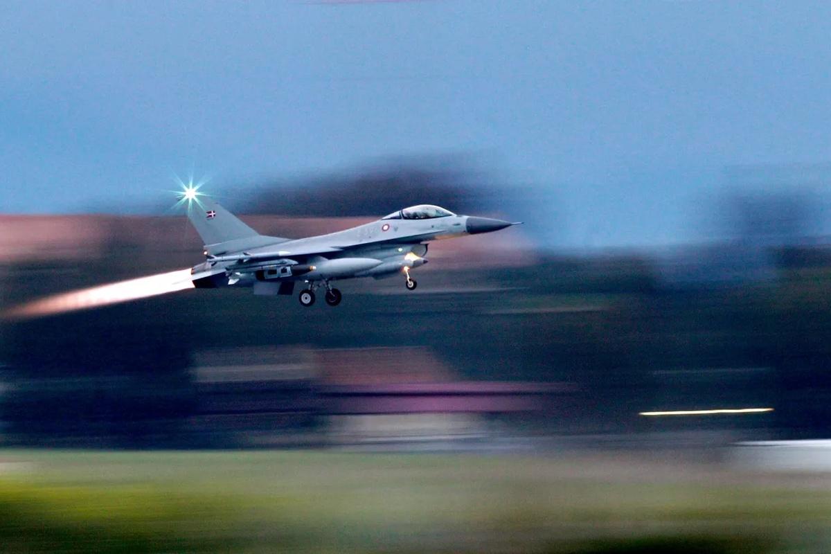 Дания подняла истребители из-за сообщений о БПЛА