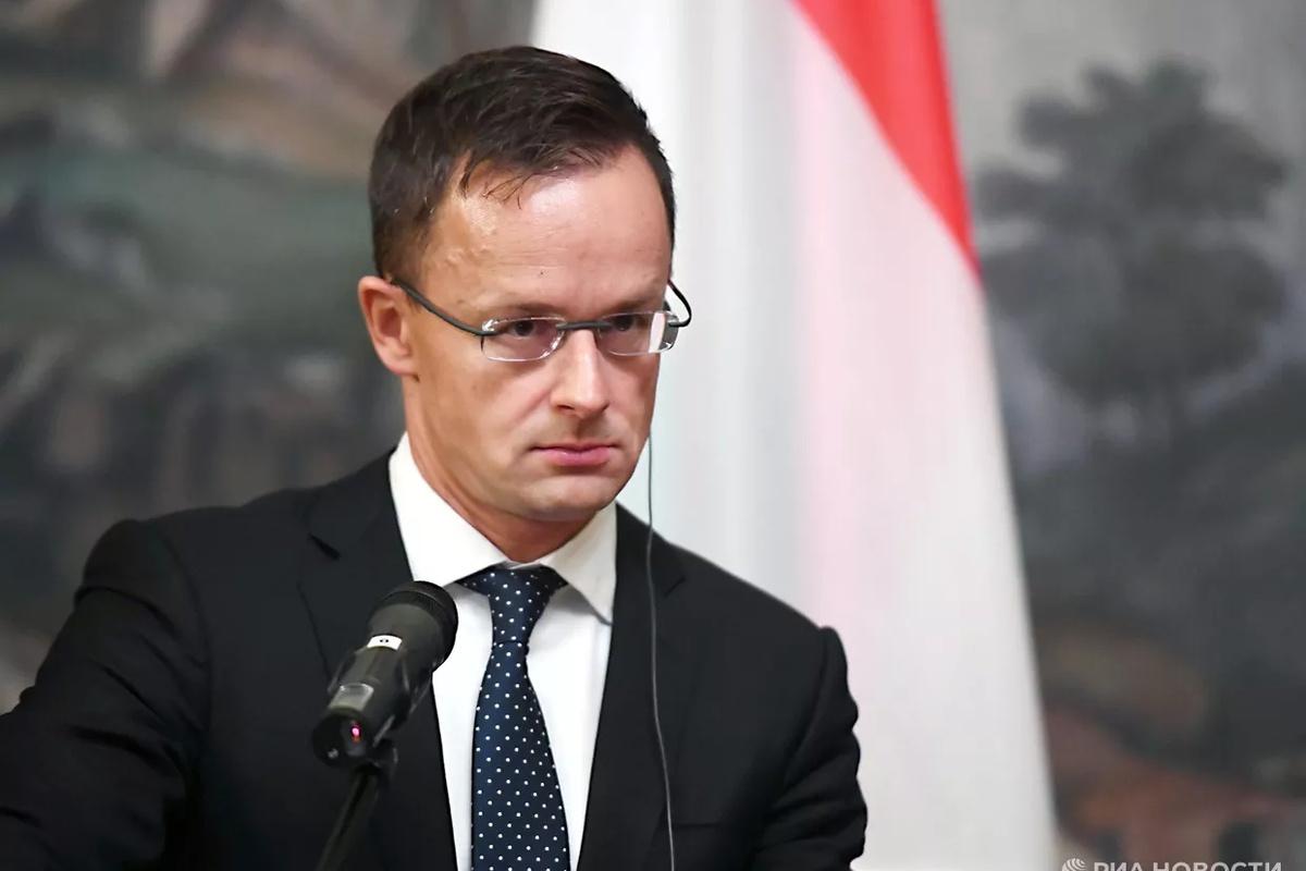 Глава МИД Венгрии заявил о защите суверенитета и необходимости стабильных энергоисточников