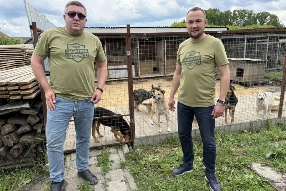 Тамбовские активисты передали стройматериалы для расширения приюта для собак