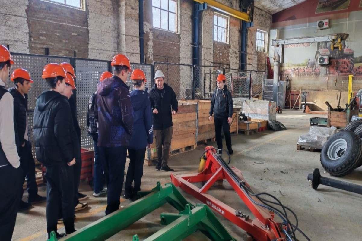 Для школьников Адыгеи провели первые с начала учебного года профориентационные экскурсии