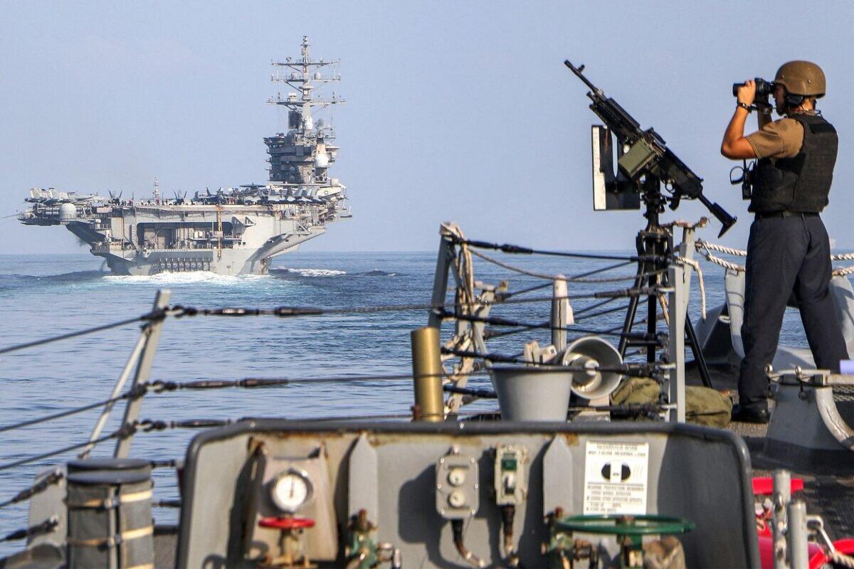 Хуситы похвастались атакой на эсминец США в Красном море