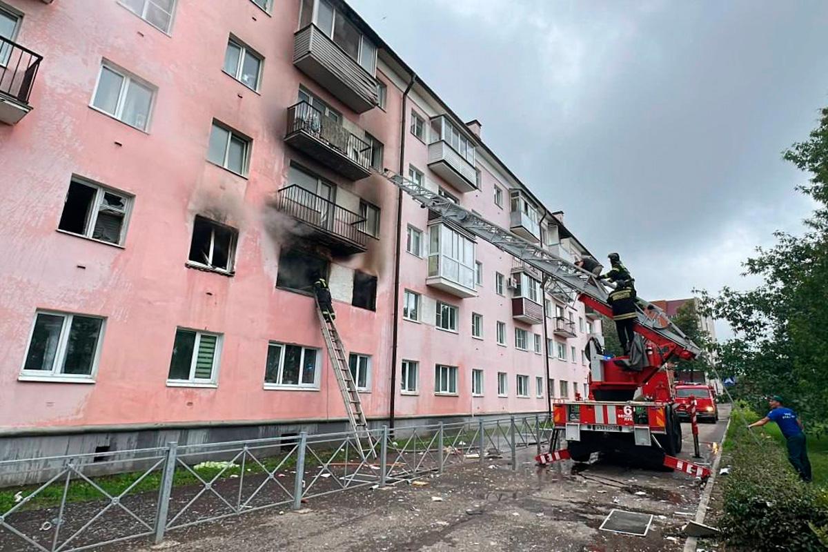 При взрыве газа в МКД в Великих Луках пострадали три человека