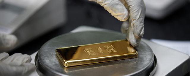 В резервах РФ золотые запасы впервые превысили по стоимости долларовые