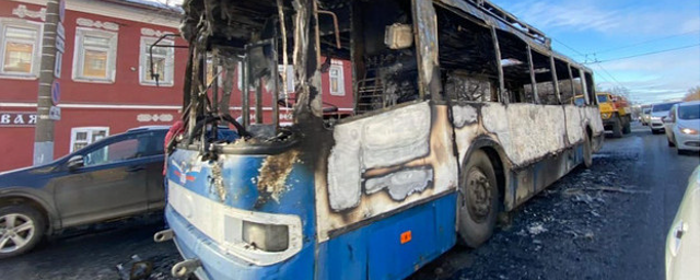 Кировская прокуратура выясняет причины возгорания троллейбуса