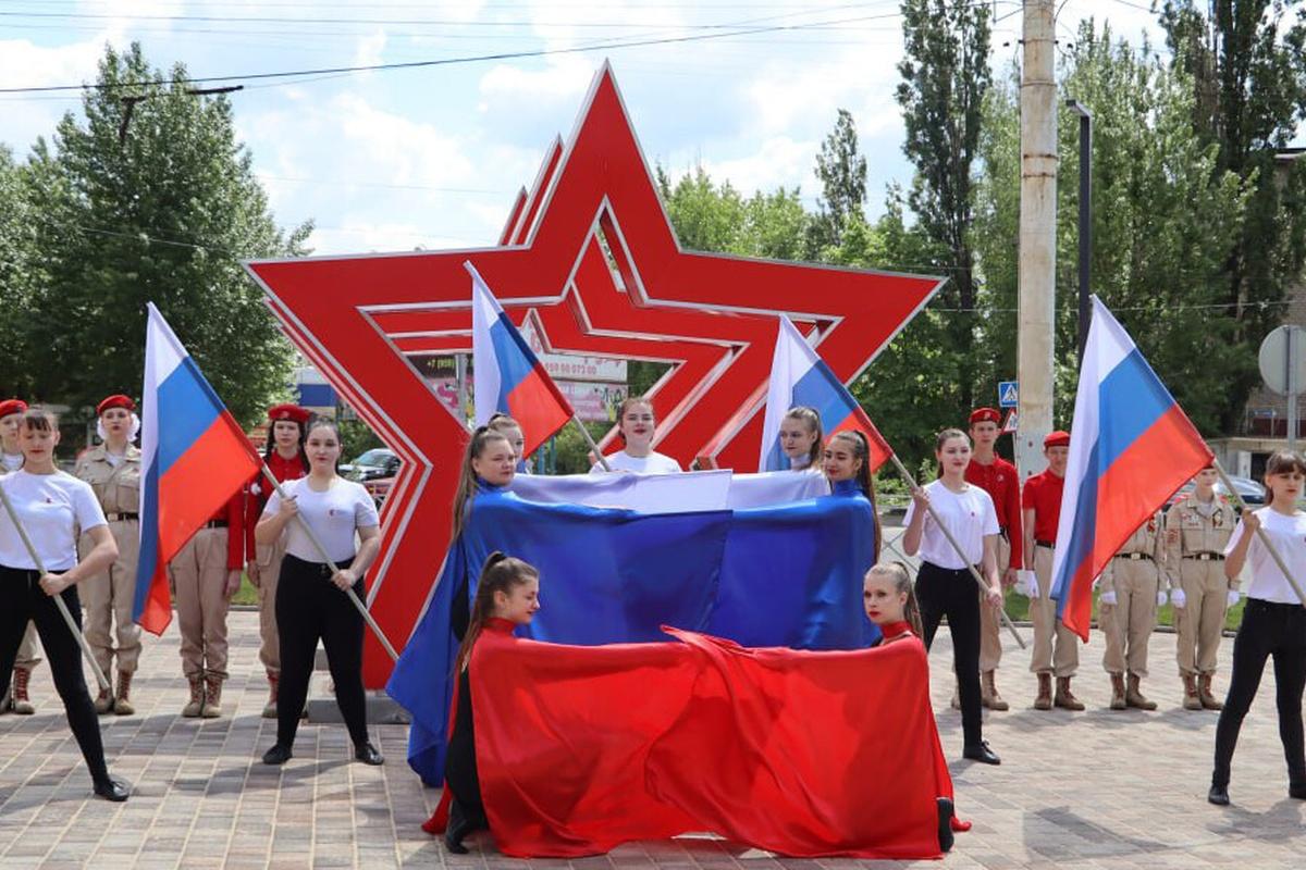 В Стаханове открыли Сквер Защитников Отечества