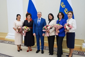Спикер Тюменской гордумы Светлана Иванова: Губернатор Александр Викторович Моор поздравил с наступающим 8 Марта