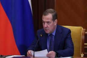 Медведев предложил отвечать на давление Европы тактикой «животного страха»