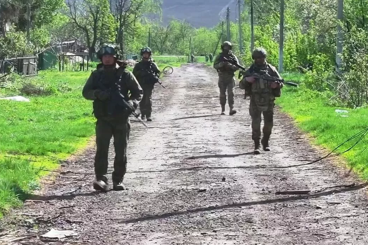 Подразделения группировка войск «Запад» ВС РФ развивают наступление в Купянске