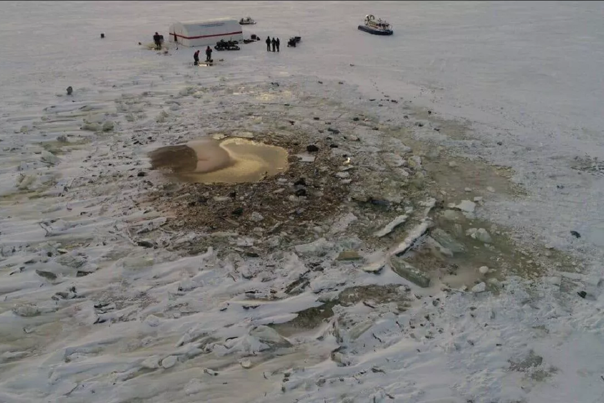 Водолазы нашли тело первого члена экипажа вертолета Ми-8, потерпевшего крушение в Карелии