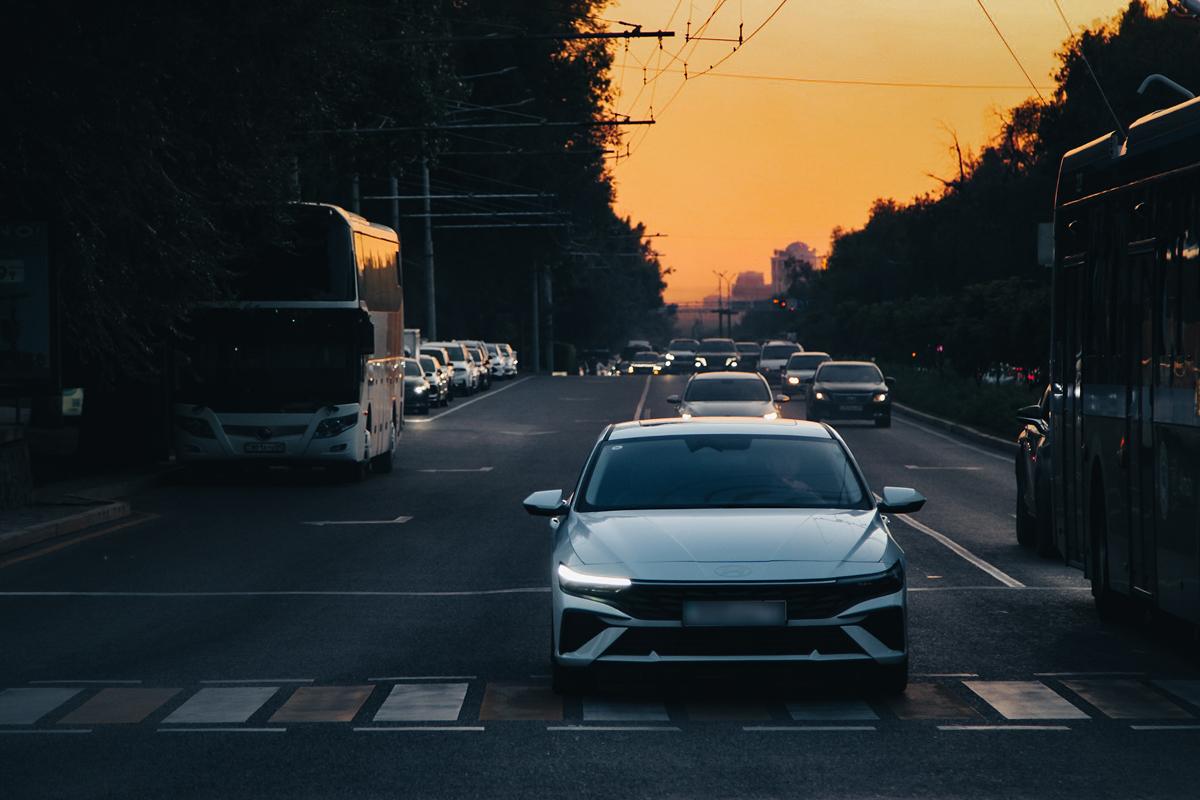 Автоюрист предупредил о штрафах до 250 тысяч рублей за выброшенный из машины окурок