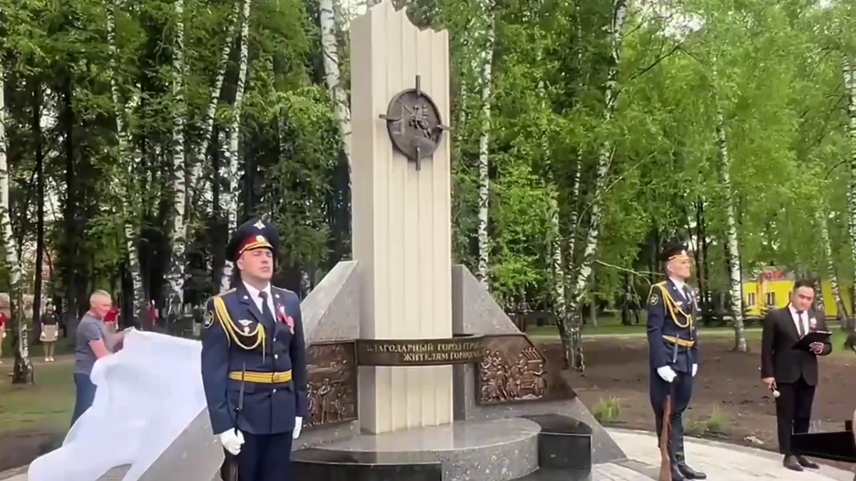 Спикер Госсобрания Алтая Эжер Ялбаков принял участие в торжественном открытии памятника «Благодарный Город-герой Ленинград – жителям Горного Алтая»