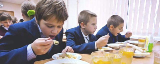 В Омске 80% школ могут бесплатно кормить учеников
