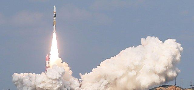 Япония вывела на орбиту первый военный спутник