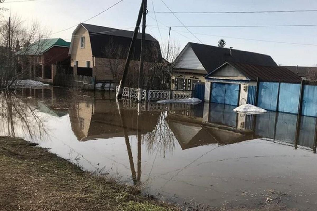 В Орске подвалы многих домов остаются затопленными, ремонтники работают в авральном режиме