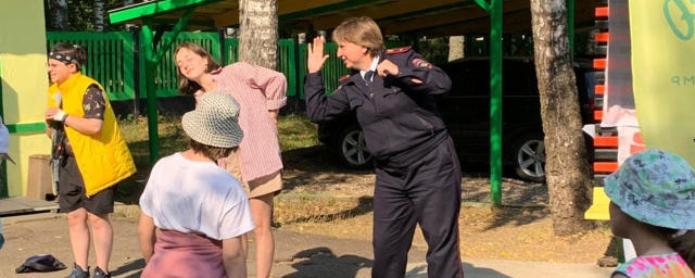 Полицейские Пушкинского г.о. провели зарядку с детьми из оздоровительного лагеря Let’s go