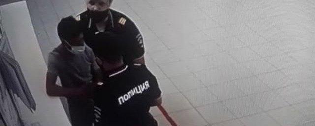 В Самаре полицейские избили пассажира на вокзале