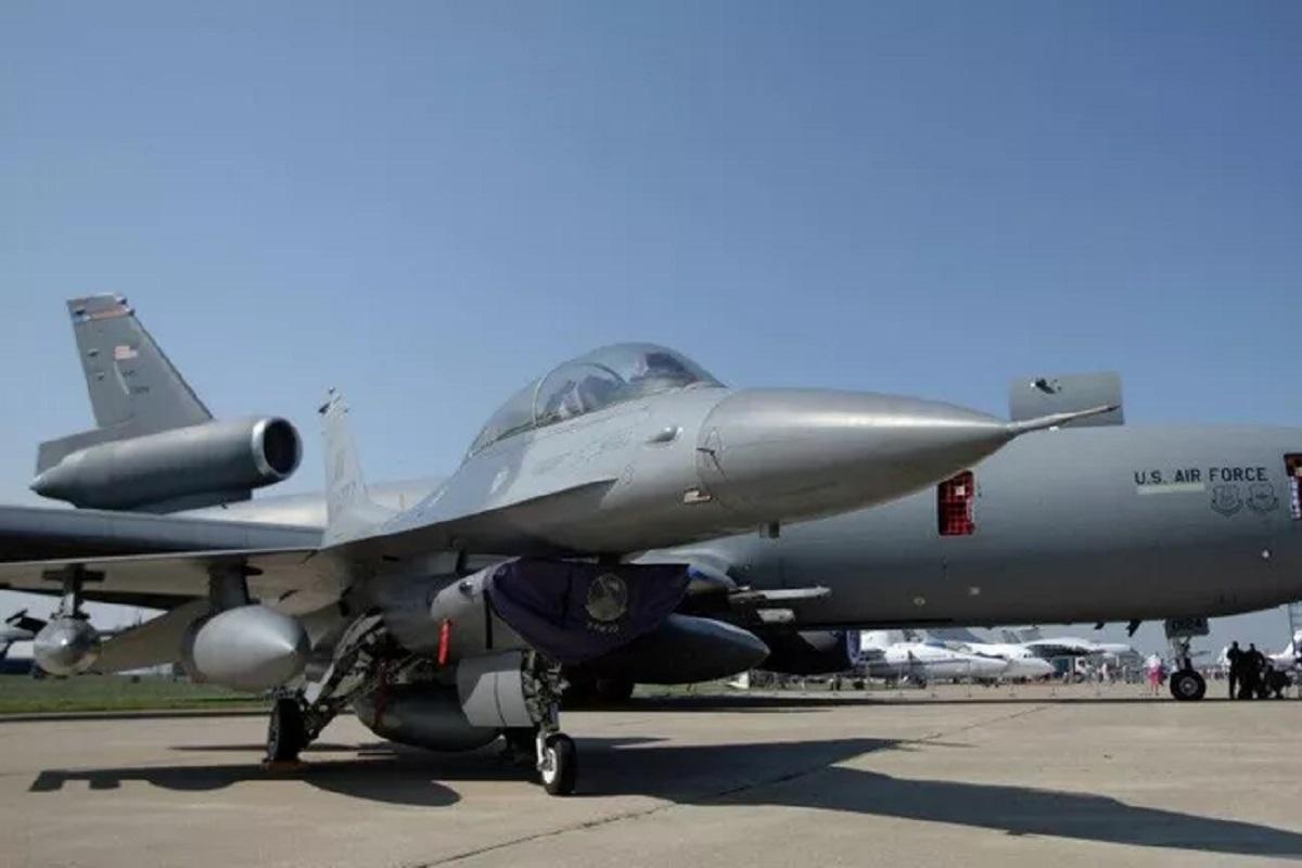 NYT назвали причину, по которой Киев не получит необходимое количество истребителей F-16