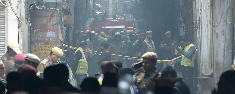 В Индии задержали владельца фабрики, где в пожаре погибли 43 человека