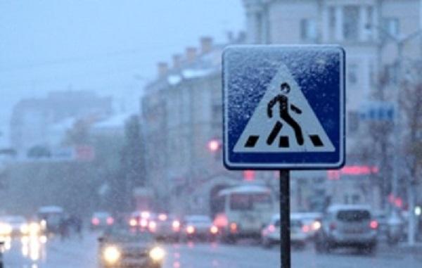 В Ижевске на пешеходном переходе иномарка сбила женщину и ребенка