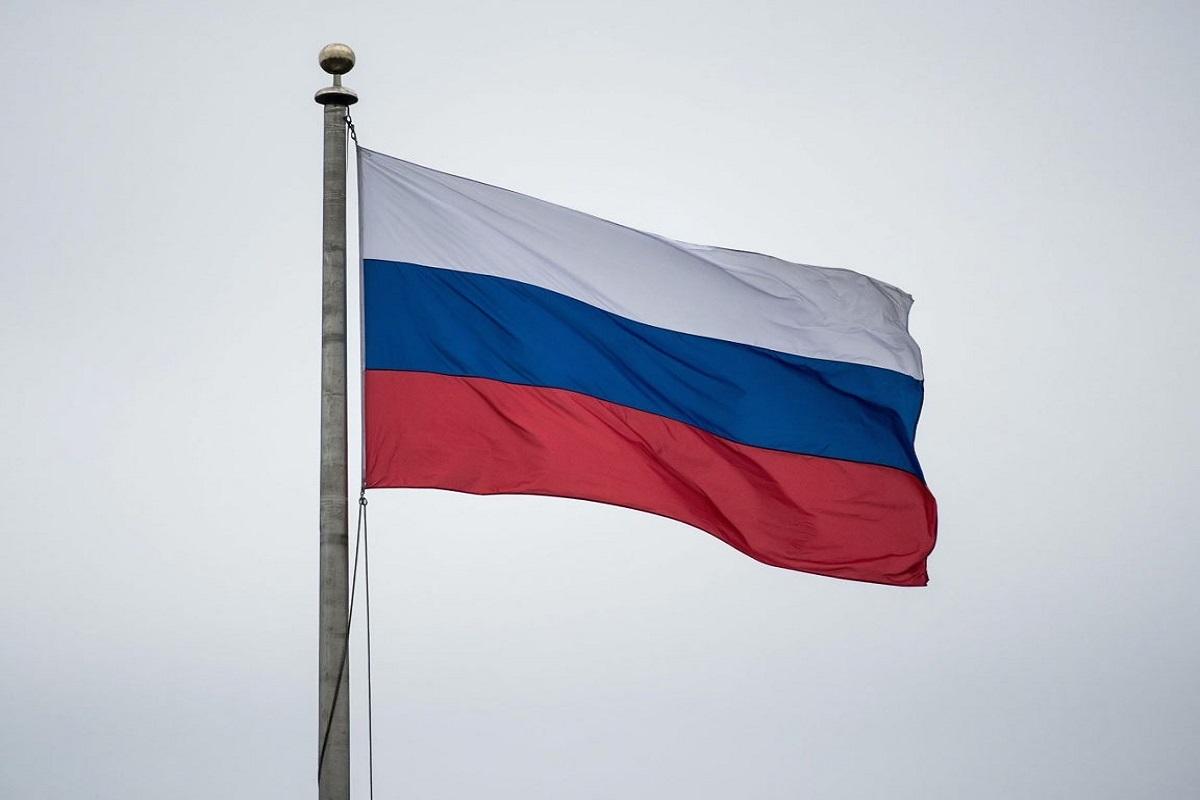 Мигрантку депортируют из России из-за коврика с флагом России