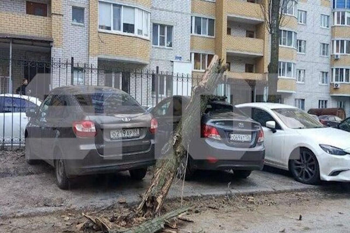 Непогода в центре и на юге России повредила имущество и инфраструктуру на обширной территории