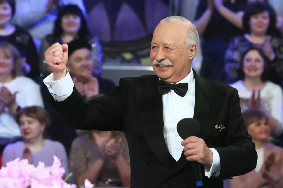 Якубовичу запретили пить алкоголь и пробовать подарки участников игры «Поле чудес»