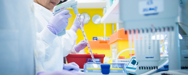 Вакцина AstraZeneca оказалась неэффективной против штамма ковида из ЮАР