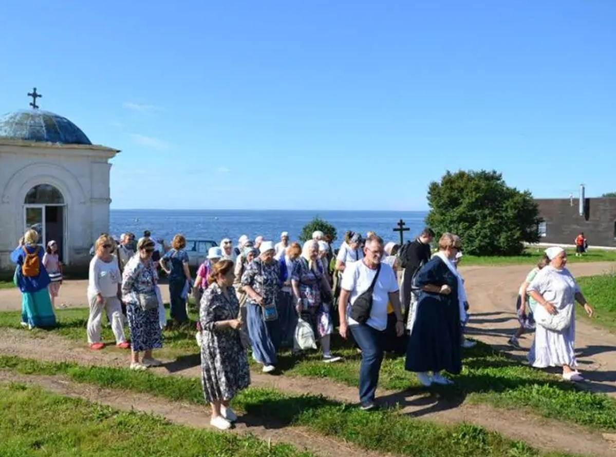 Верующие из Городского округа Пушкинский прикоснулись к святыням Псковской земли