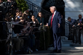 Трамп устроил пресс-конференцию с курьером DoorDash: сотрудница получила $100 и приглашение в Овальный кабинет