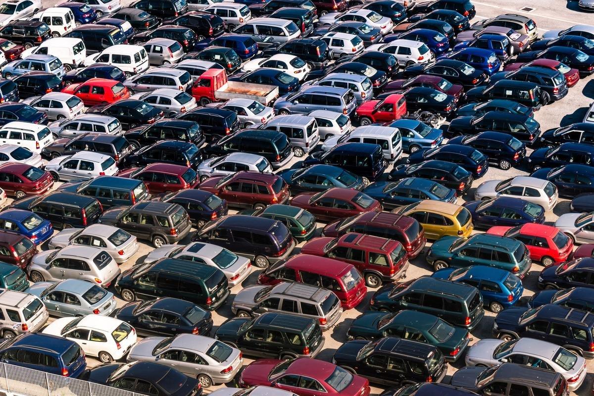 В начале 2024 года дилеры снизят цены на автомобили 2022-2023 годов выпуска