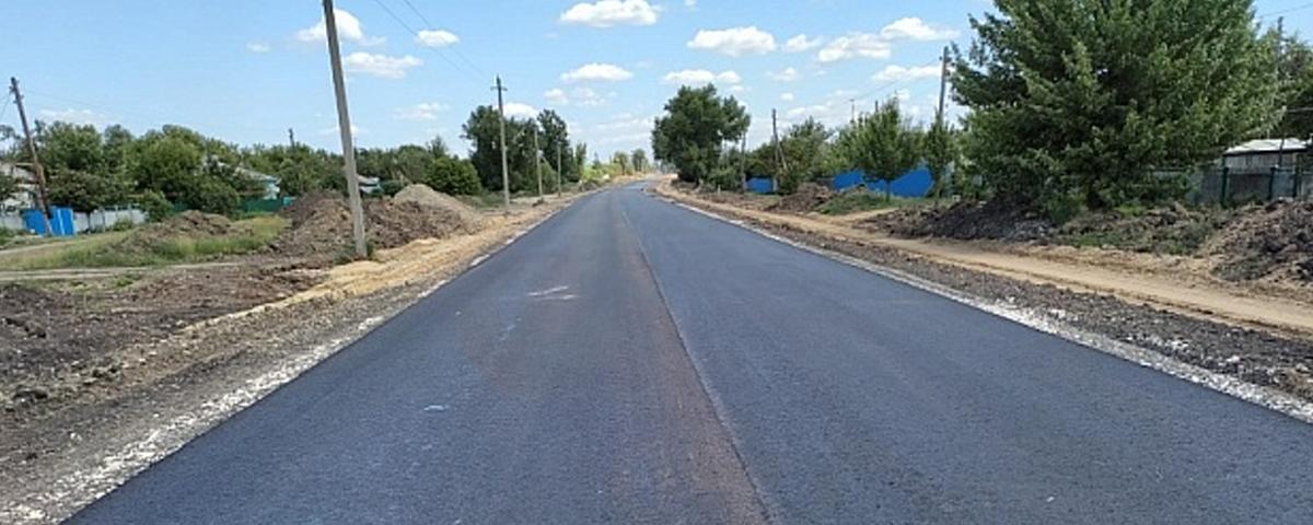 В Волгоградской области ремонтируют и строят дороги к сельским территориям