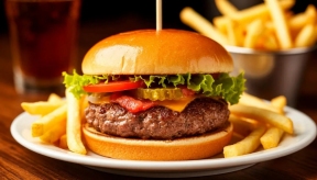 Гастроэнтеролог Кашух рассказала, как часто можно есть фастфуд