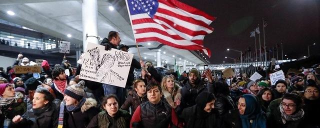 США возобновили прием беженцев в страну