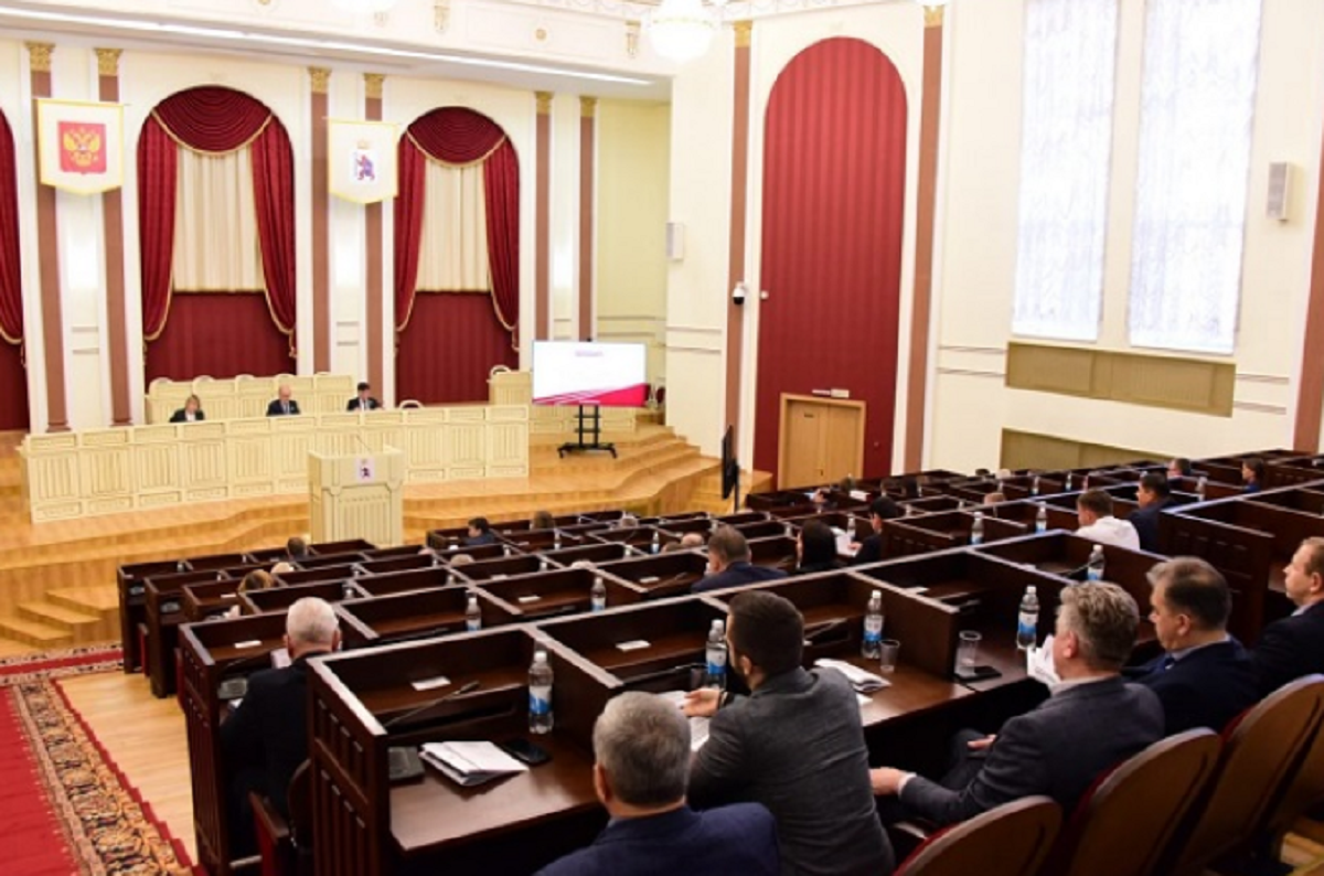 Министр промышленности Марий Эл Владимир Халюзин представил экономический прогноз на 2026–2028 годы