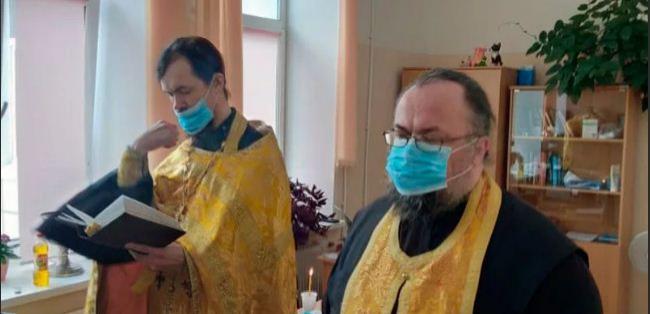 Священники просят разрешить им посещать больных коронавирусом в больницах