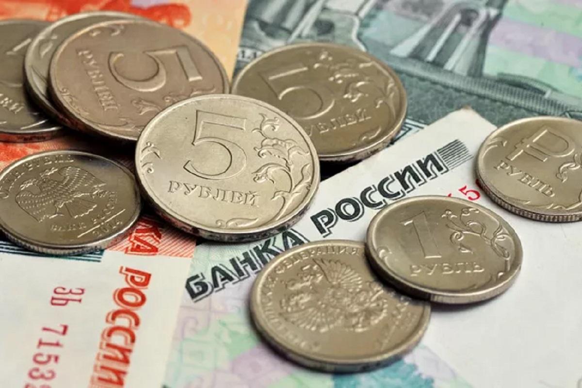 Экономист Кошин: наличные под матрасом теряют большую часть стоимости за 20 лет