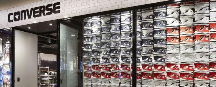 Американская обувная компания Converse объявила об уходе с российского рынка