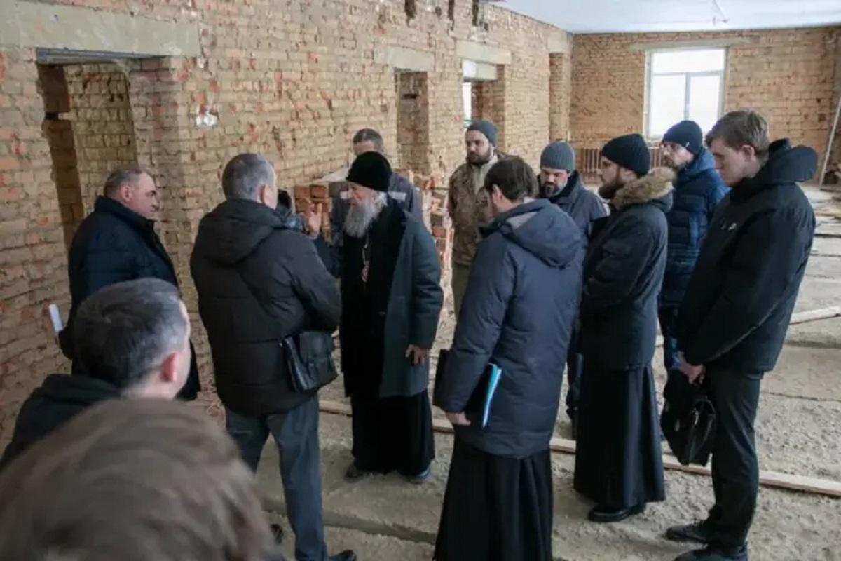 Митрополит Зиновий освятил новый корпус православной гимназии в Саранске