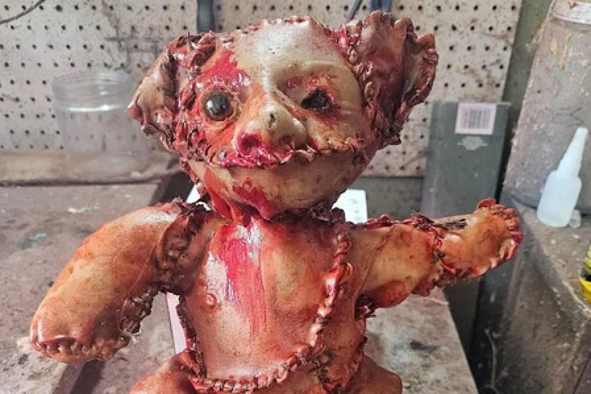 В Калифорнии полиция расследовала жуткую находку - игрушку, обтянутую «человеческой кожей»