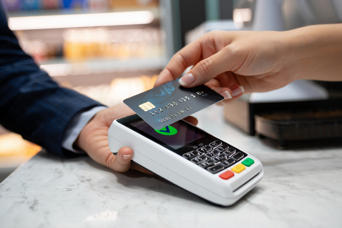 Эксперт объяснил рост безналичных расчётов и пользу для государства