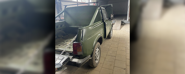 Житель Ленинградской области переделывает старые LADA Niva в фронтовые автомашины