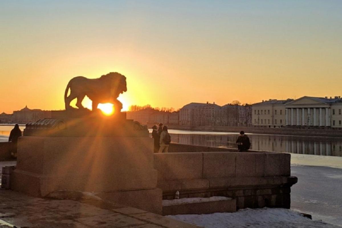 Погода в Петербурге снова побила рекорд тепла с 1890 года