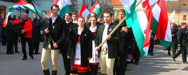 Депутаты из Украины спели гимн Венгрии