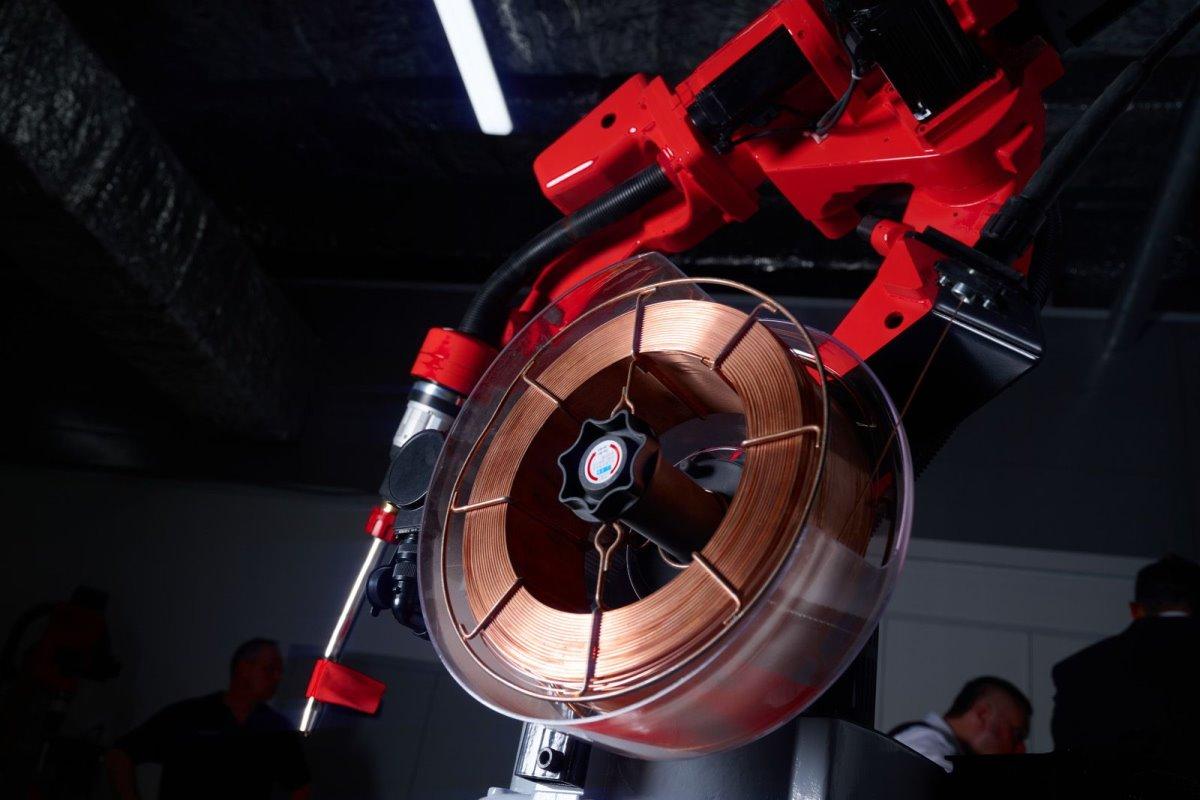 Все больше функций в производственном процессе берут на себя московские роботы