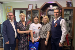 «Ее воспоминания — живой нерв истории»: Глава Рассказова Вера Соколова поздравила с Днем Победы ветерана Антонину Чиликину