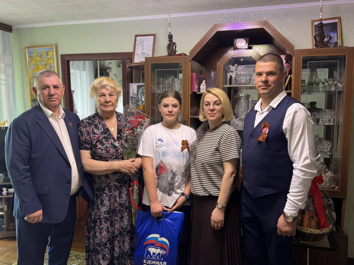 «Ее воспоминания — живой нерв истории»: Глава Рассказова Вера Соколова поздравила с Днем Победы ветерана Антонину Чиликину