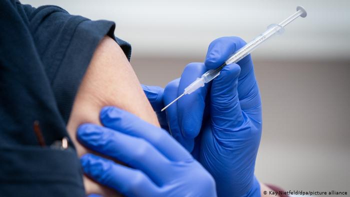 В Саратове открылся первый круглосуточный пункт для вакцинации от COVID-19