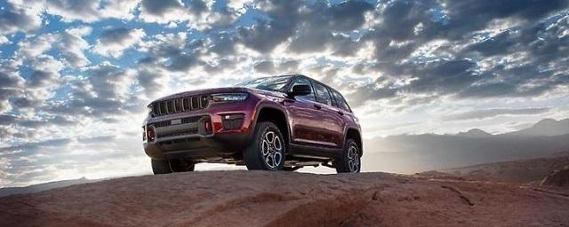 Jeep представила обновленный Grand Cherokee с новым дизайном интерьера и экстерьера