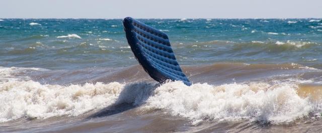 В Сочи туриста на матрасе унесло в открытое море